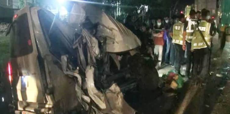 জাফলং থেকে ফেরার পথে নরসিংদীতে শিশুসহ প্রাণ গেল ৫ জনের