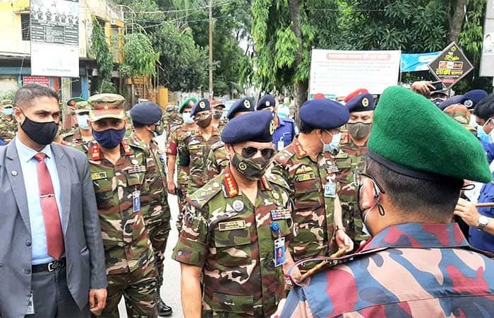 চলমান লকডাউনে ময়মনসিংহে টহল কার্যক্রম পরিদর্শন করলেন সেনাপ্রধান