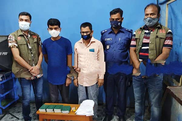 ২৪টি পাসপোর্ট ও নকল সীলসহ পিতা-পুত্র আটক