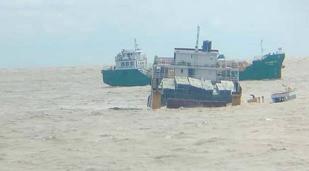 পদ্মা সেতুর মালামাল নিয়ে ভাসানচরে জাহাজ ডুবি