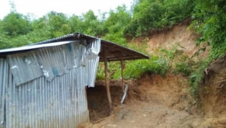 কক্সবাজারে পাহাড় ধসে নারীর মৃত্যু