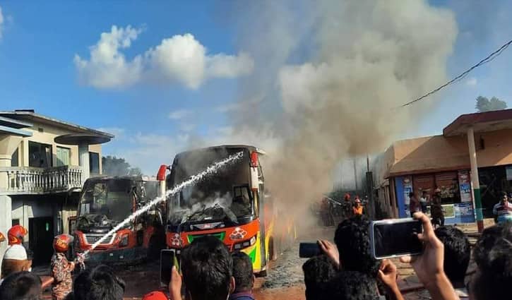 কুমিল্লায় আগুনে ৫টি বাস পুড়ে গেছে