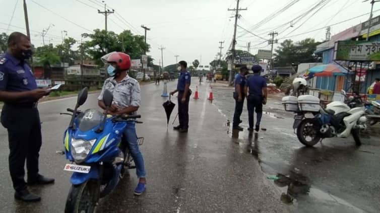 চাঁদপুরে একদিনে ১৭ পুলিশ সদস্য করোনায় আক্রান্ত