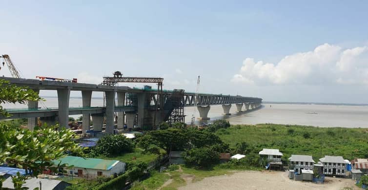 বসানো হলো রোডওয়ের শেষ স্লাব, পূর্ণাঙ্গ রূপ পেল পদ্মা সেতু