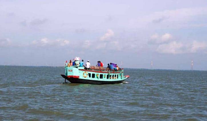 মিয়ানমার সীমান্তে ৪০ যাত্রীসহ সেন্টমার্টিনগামী ট্রলার আটকা