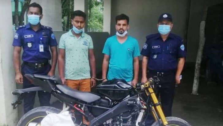 চোরাই মোটরসাইকেলসহ গ্রেফতার ২