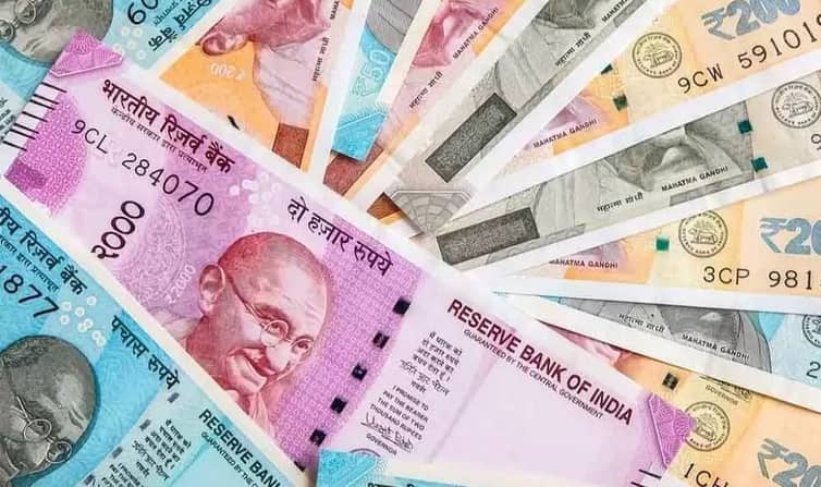 সর্বকালের সর্বনিম্ন ভারতীয় রুপির মান