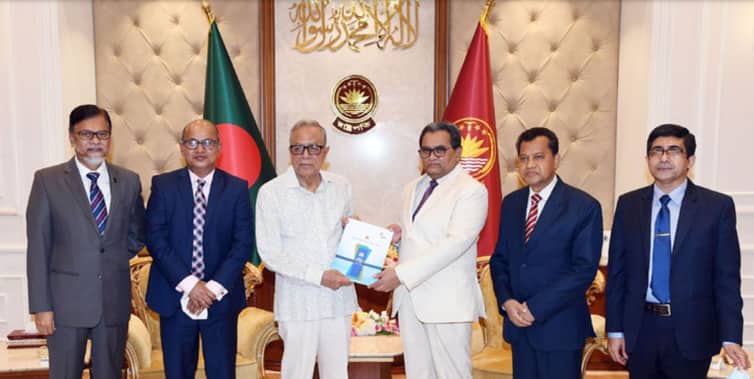 রাষ্ট্রপতির কাছে জুডিশিয়াল সার্ভিস কমিশনের বার্ষিক রিপোর্ট পেশ