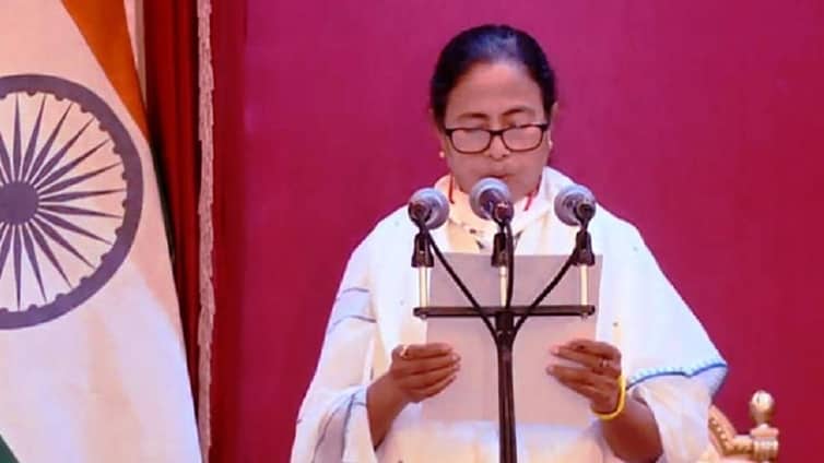 শপথ নিলেন মমতা ব্যানার্জি