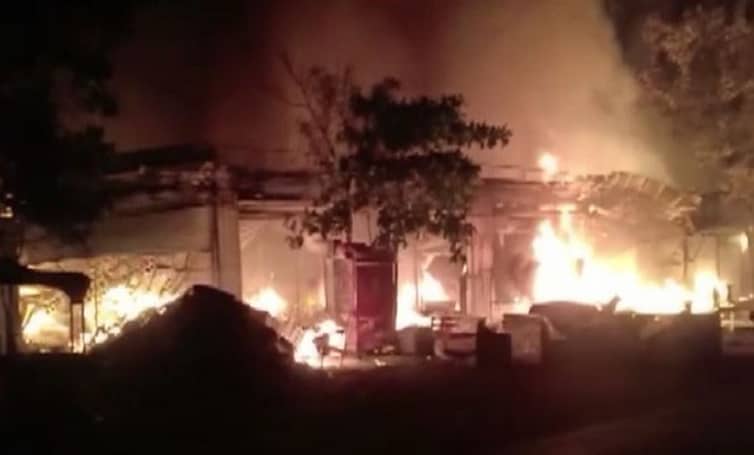 পাকিস্তানে মেয়ে-জামাই, নাতিসহ ৭ জনকে পুড়িয়ে মারল বাবা
