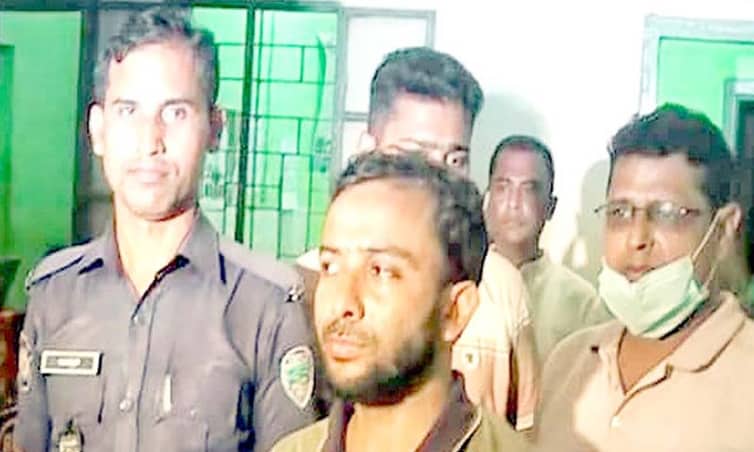 ৬ মাদ্রাসাছাত্রের চুল কেটে দেওয়া সেই শিক্ষকের জামিন নামঞ্জুর