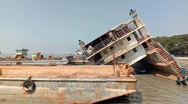 ডুবে যাওয়ার ১৩ দিন পর অবশেষে উদ্ধার হলো ফেরি আমানত শাহ্