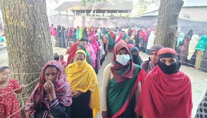 ৮৩৫ ইউপিতে ভোটগ্রহণ চলছে