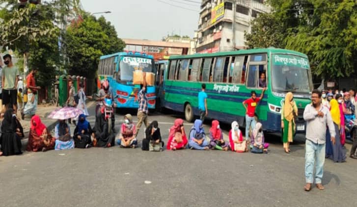 সাত কলেজ শিক্ষার্থীদের নীলক্ষেত অবরোধ