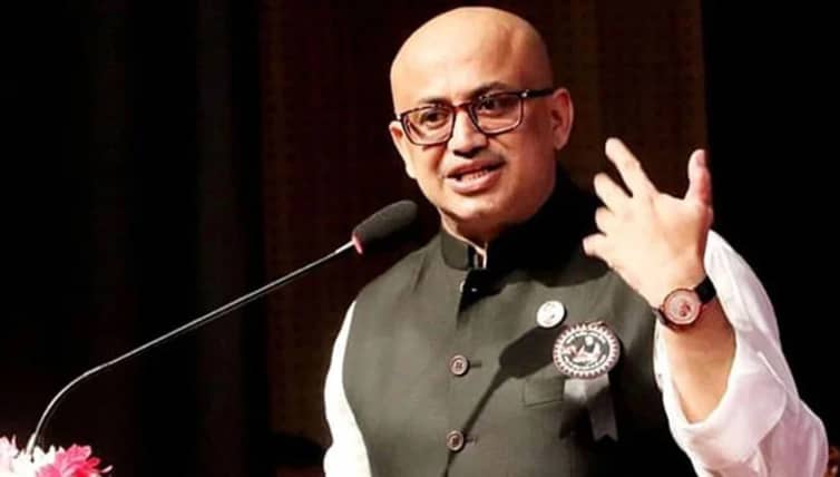 তথ্য প্রতিমন্ত্রীকে পদত্যাগের নির্দেশ