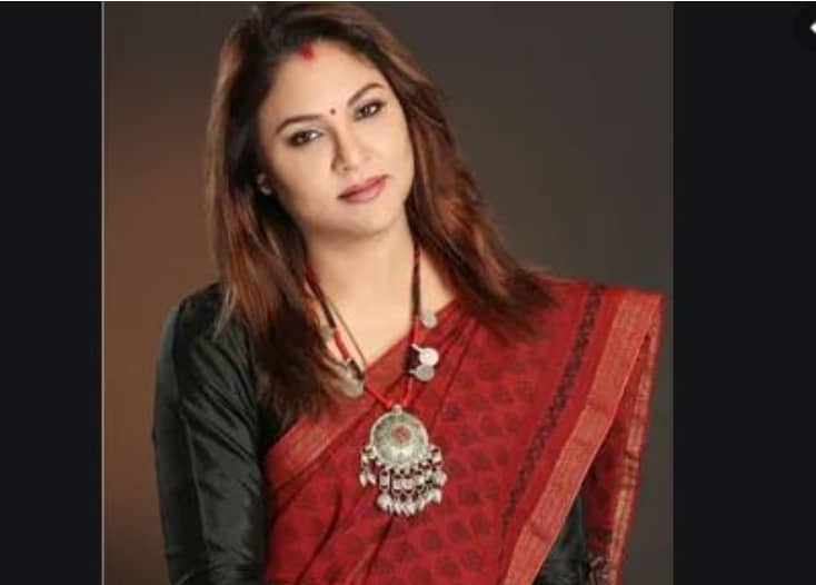আমার স্ত্রীর প্রতি কেন এত নজর, ক্ষোভ ঝাড়লেন বিজেপির মুখ্যমন্ত্রী