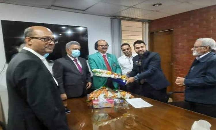 ক্রিকেটার সাকিবসহ ১৬ জনকে সম্মাননা প্রদান