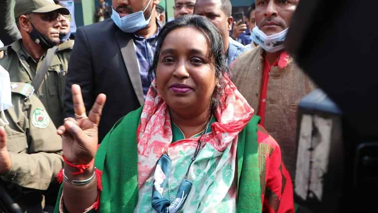হ্যাটট্রিক জয়ের পথে আইভী