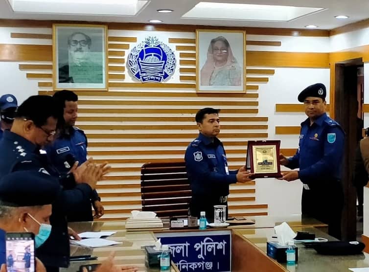 মানিকগঞ্জের শ্রেষ্ঠ ওসি শিবালয় থানার ফিরোজ কবির