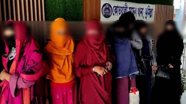 আবাসিক হোটেল থেকে আপত্তিকর অবস্থায় ৭ নারীসহ গ্রেফতার ১৫