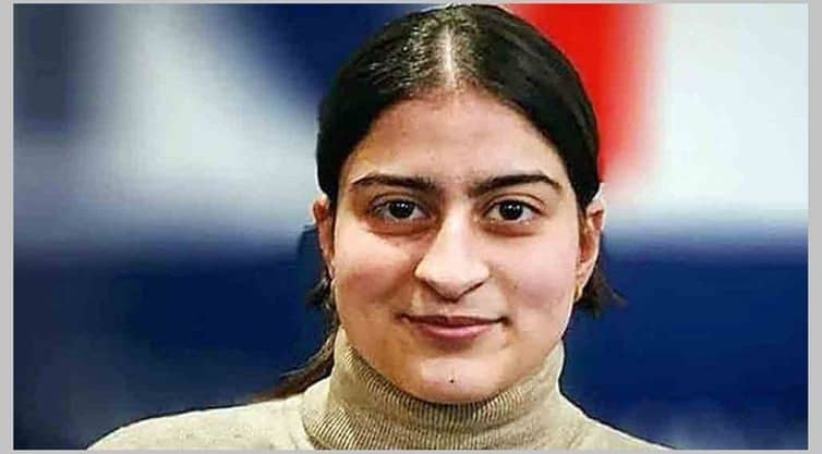 ৫০০ নম্বরের মধ্যে ৪৯৯ পেয়ে তাক লাগিয়ে দিলেন কাশ্মীরের মেধাবী ছাত্রী