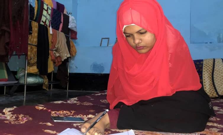 এক পায়ে লিখেই সবাইকে তাক লাগিয়ে জিপিএ-৫ পেলেন তামান্না