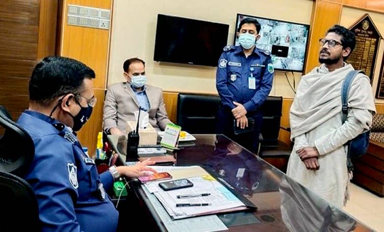 চাকরি পাচ্ছেন ‘দুই বেলা ভাতের বিনিময়ে পড়াতে চাওয়া’ বগুড়ার সেই আলমগীর