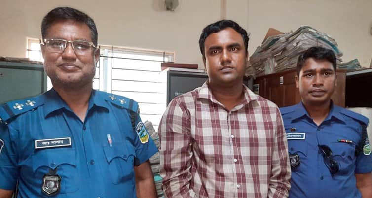 শিক্ষকের বাসায় গিয়ে সর্বনাশের শিকার ছাত্রী শিক্ষকের বাসায়