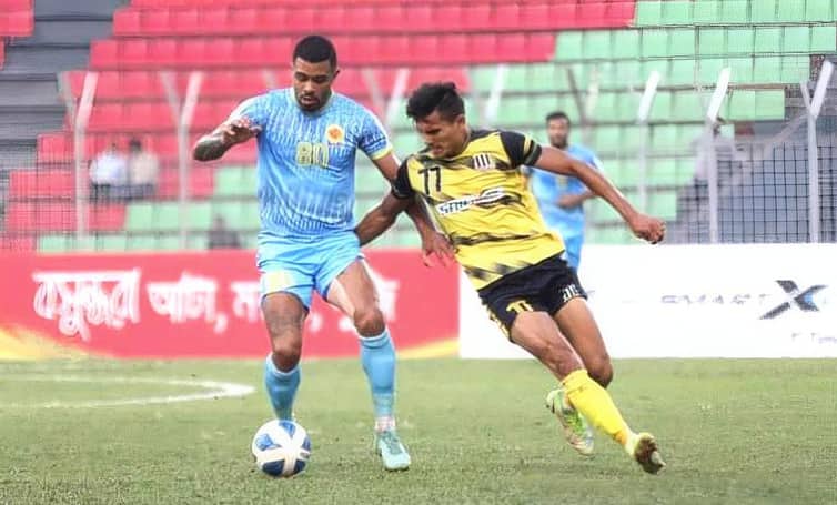 শেষ মুহূর্তের পেনাল্টিতে আবাহনীর স্বস্তির জয়