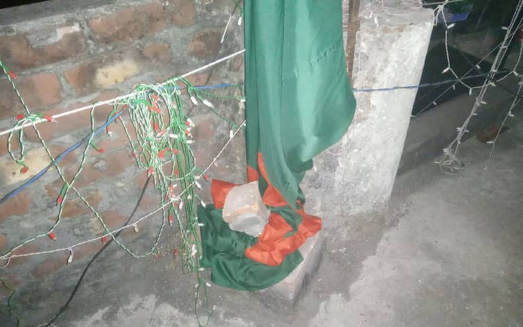 স্বাধীনতা দিবসে মানিকগঞ্জ পৌরসভায় জাতীয় পতাকা অবমাননা জাতীয় পতাকা অবমাননা