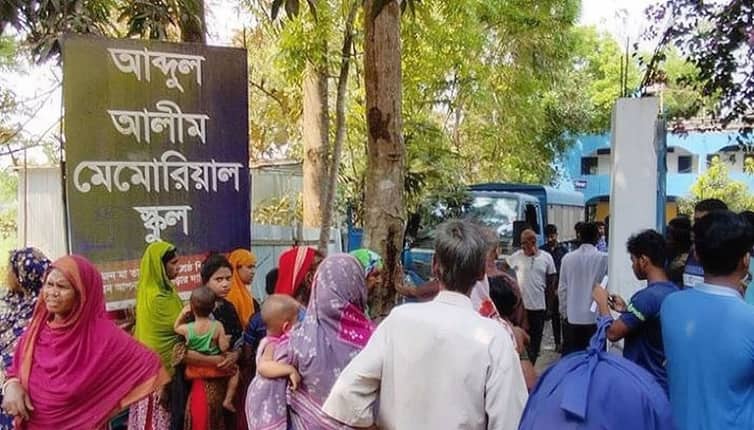 নিয়ন্ত্রণ হারিয়ে স্কুলের ভেতরে পিকআপ, প্রাণ হারালেন শিক্ষক-শিক্ষার্থী