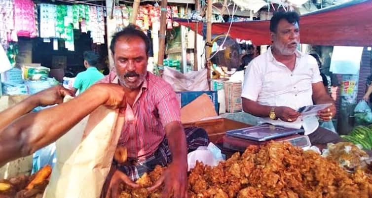 পেঁয়াজু বিক্রি করে কোটিপতি মাসুদ পেঁয়াজু