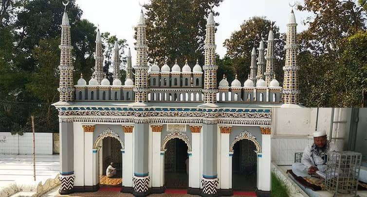টানা ৯৫ বছর কুরআন তেলাওয়াত চলছে নওয়াব শাহী জামে মসজিদে