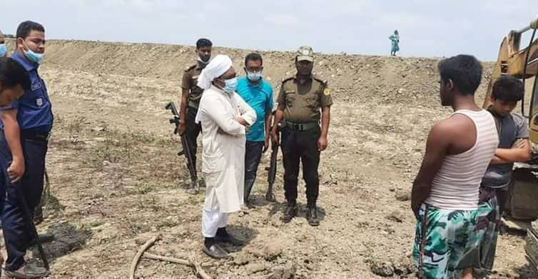 কৃষিজমিতে পুকুর খনন করায় দেড় লাখ টাকা জরিমানা