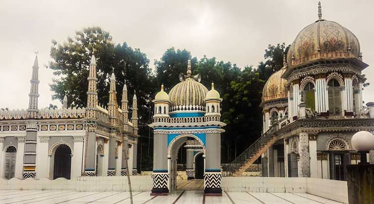 একটানা ৯৫ বছর ধরে কোরআন তিলাওয়াত চলছে যে মসজিদে