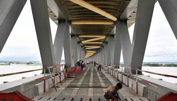 শুরু হলো পদ্মা সেতুতে রেললাইন বসানোর কাজ