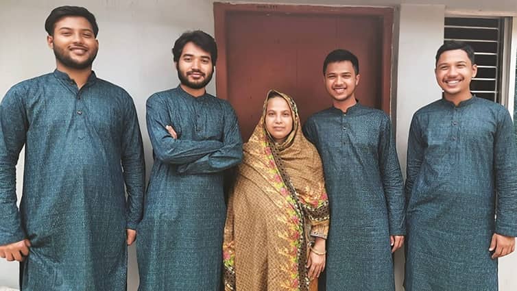স্কুল শিক্ষকের ৪ সন্তানই বুয়েটের শিক্ষার্থী, মেয়ে চিকিৎসক বুয়েটের শিক্ষার্থী