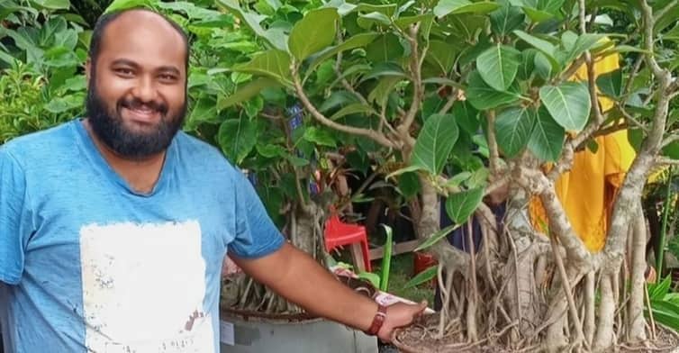এক বনসাইয়ের দাম হাঁকা হচ্ছে পৌনে ২ লাখ টাকা বনসাই