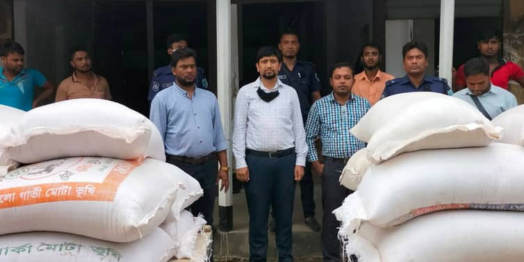 কুড়িগ্রামের উলিপুরে ভেজাল গো-খাদ্য বিক্রি, জরিমানা গুনল ব্যবসায়ী