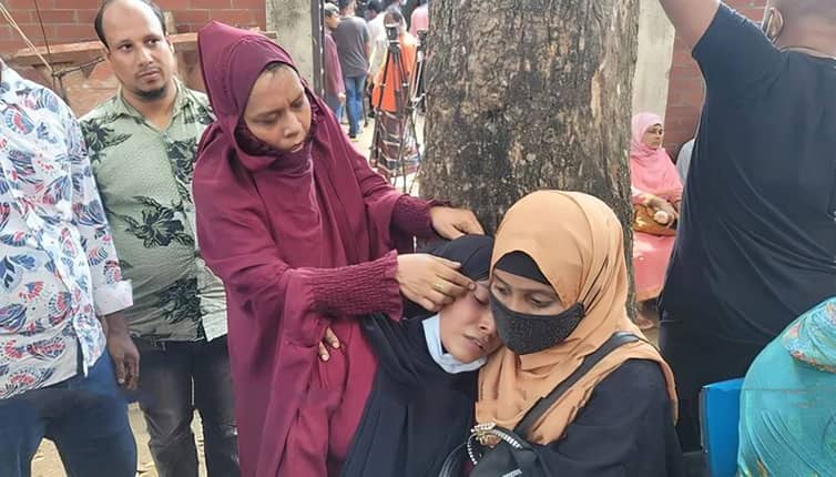 উত্তরায় গার্ডার পড়ে নিহত রুবেলের ‘৭ স্ত্রী’, মরদেহ নিয়ে ‘টানাটানি’ রুবেল