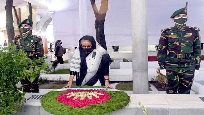 বঙ্গমাতার সমাধিতে প্রধানমন্ত্রীর শ্রদ্ধা নিবেদন