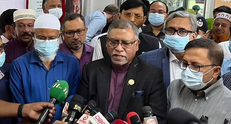 যারা এখনো ভ্যাকসিন নেয়নি তারা ঝুঁকিতে রয়েছে: স্বাস্থ্যমন্ত্রী