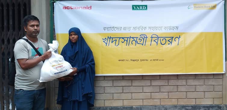 ইস্টার্ন ব্যাংকের অর্থ সহায়তায় বন্যার্তদের পাশে একশনএইড