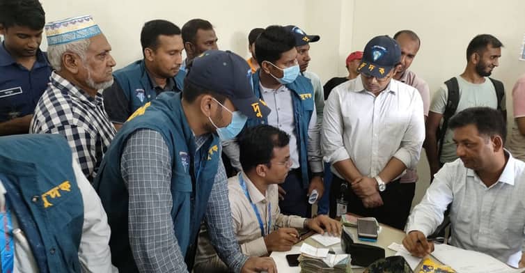 পাসপোর্ট অফিসে দুদকের অভিযান, ৩ দালালের জেল-জরিমানা