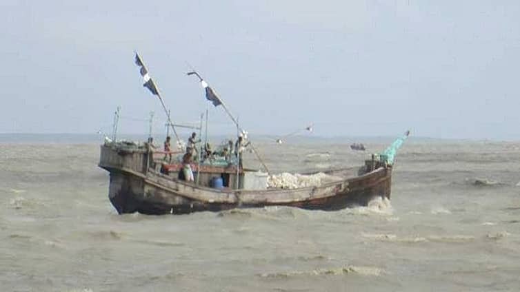 উত্তাল সাগরে ১৫০ জেলেসহ ডুবলো ১১ ট্রলার, নিখোঁজ ৩৪ জেলে ট্রলার