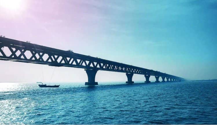 ‘বঙ্গবন্ধু সবার, আমরা কেন ফুল দিতে পারব না’- বলে পদ্মাসেতু থেকে ঝাঁপ বঙ্গবন্ধু সবার, আমরা কেন ফুল দিতে পারব না; বলে পদ্মাসেতু থেকে ঝাঁপ