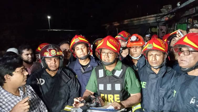 হাজারীবাগে ১৮০ ঘর আগুনে পুড়ে ছাই