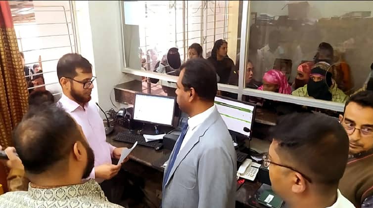 পাসপোর্ট অফিসে ছদ্মবেশে দুদক কর্মকর্তারা, বেরিয়ে এলো চাঞ্চল্যকর তথ্য