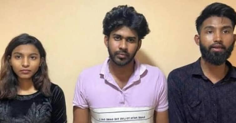 ২ বান্ধবীকে নিয়ে ফেসবুকে প্রেম, কলেজ শিক্ষার্থীর ঘৃণ্য কাজ প্রেম
