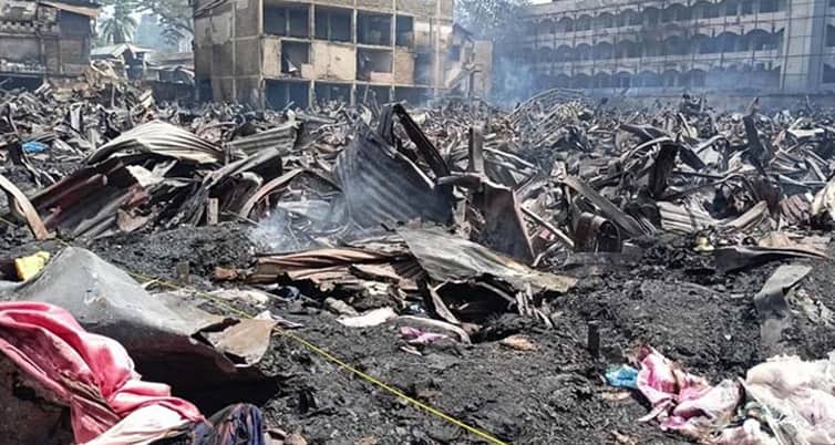 বঙ্গবাজারের পোড়া লোহালক্কড় বিক্রি হলো ৪০ লাখে বঙ্গবাজারের ঘটনা
